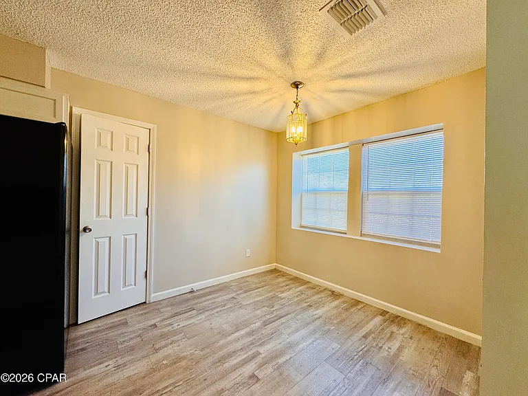 163 Lauren Ln — Photo 6