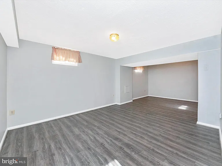 408 Willow Hill Ct — Photo 17