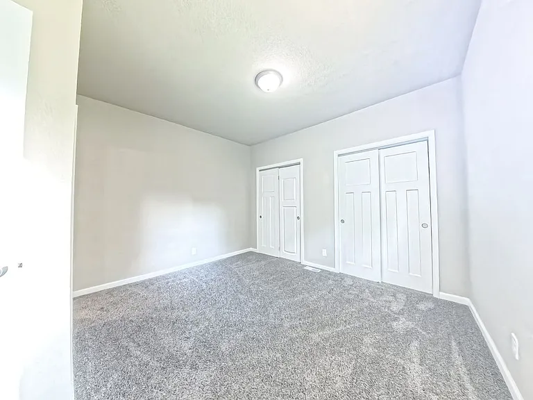 715 Kirkwood Ave — Photo 4