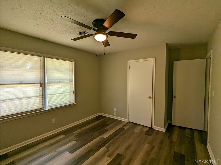 3318 Habersham Rd — Photo 10