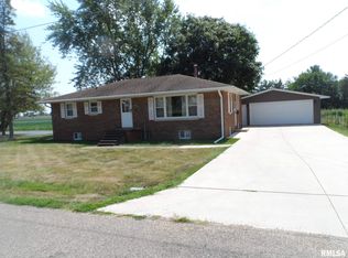 784 E Vernon St, Farmington, IL 61531