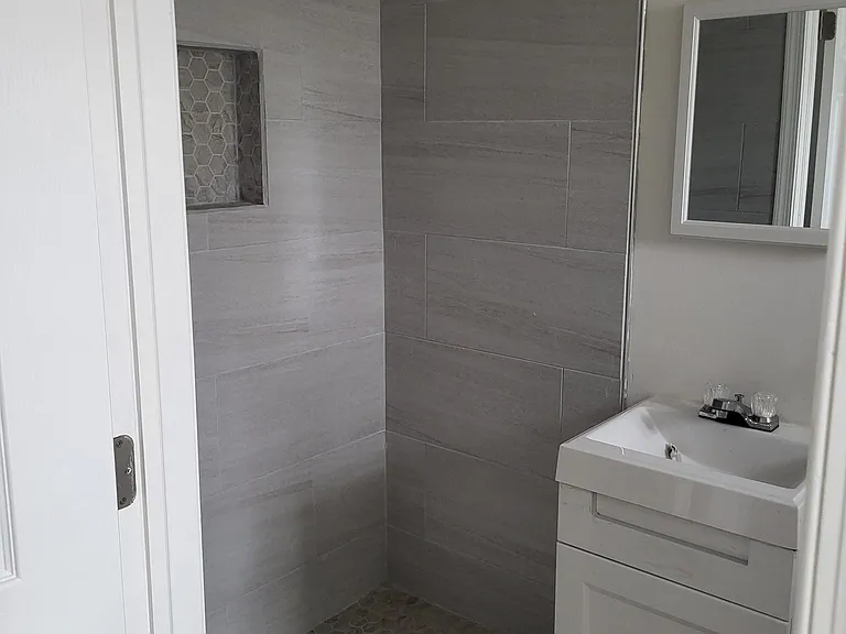 1630 E Roumfort Rd #3 — Photo 2