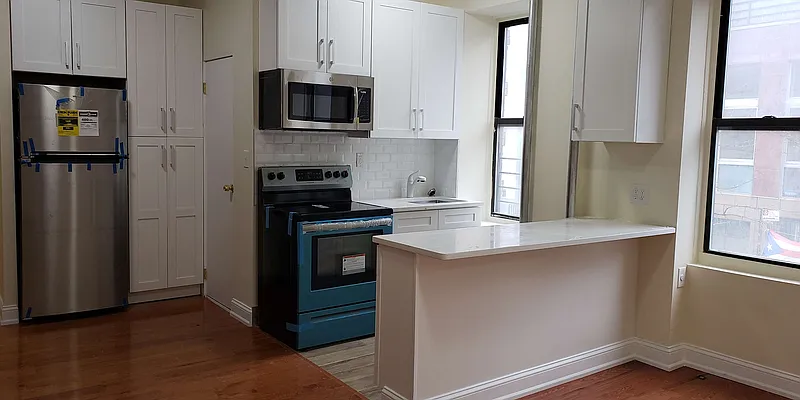 Rented by MCR Realty | media 26