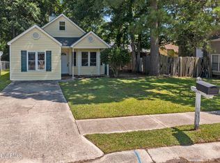 102 Mulberry Ln, Jacksonville, NC 28546