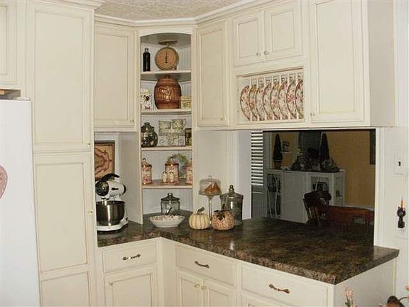 5th image of 801 Montrose St