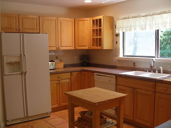 4th image of 12 Mount Misery Dr