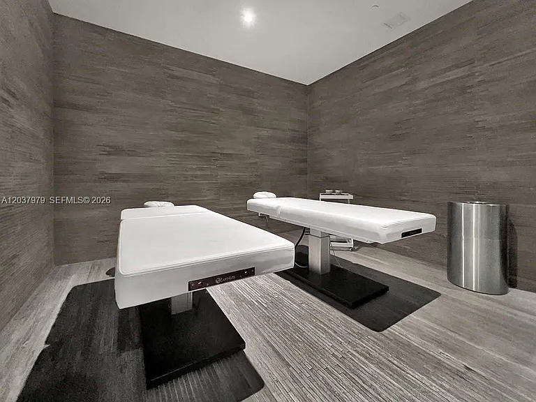 45 SW 9th St #1609 — Photo 31