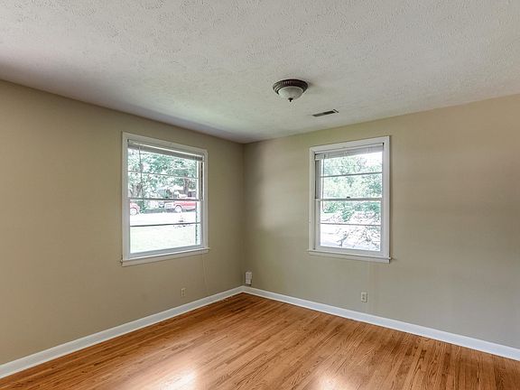 4th image of 579 Highcrest Dr