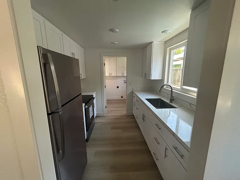 6335 N Pershing Ave — Photo 3