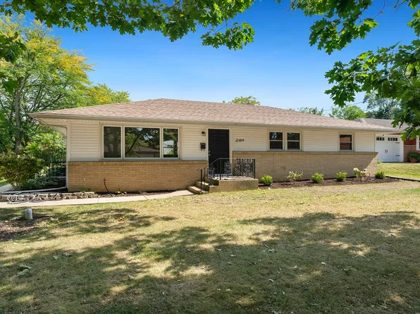 2104 Wyoming Dr, Rockford, IL 61108