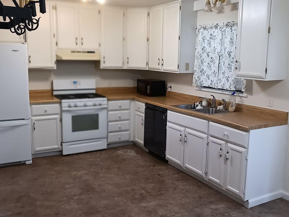 2nd image of 802 S Main St