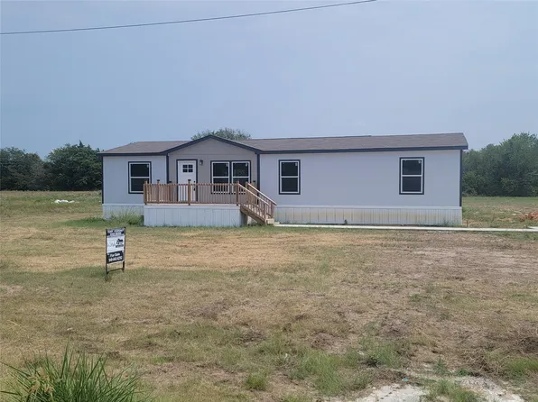 355 Largo St, Bonham, TX 75418
