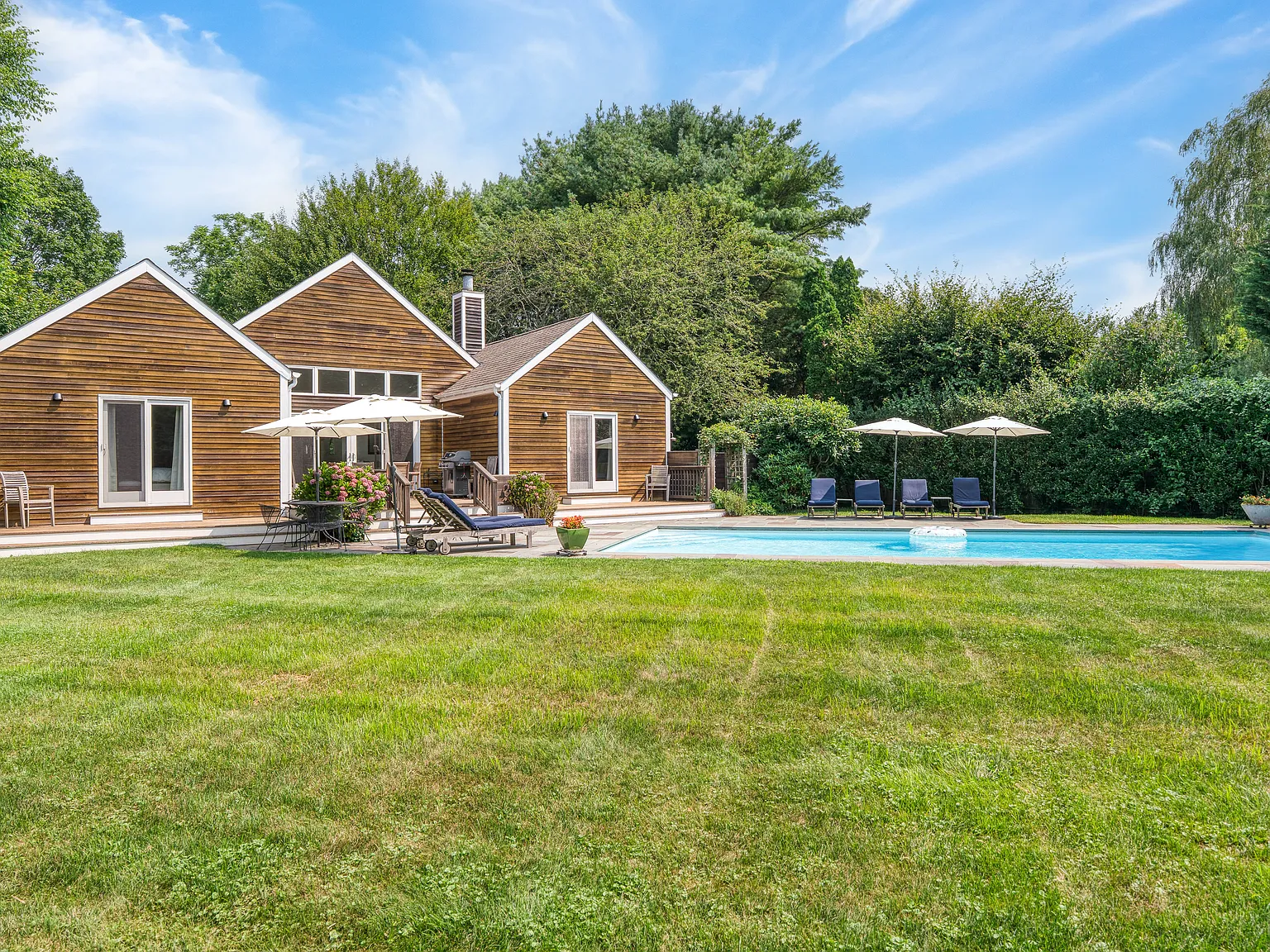 Bridgehampton South, Village Gem. Location, Location, Location! — Photo 3