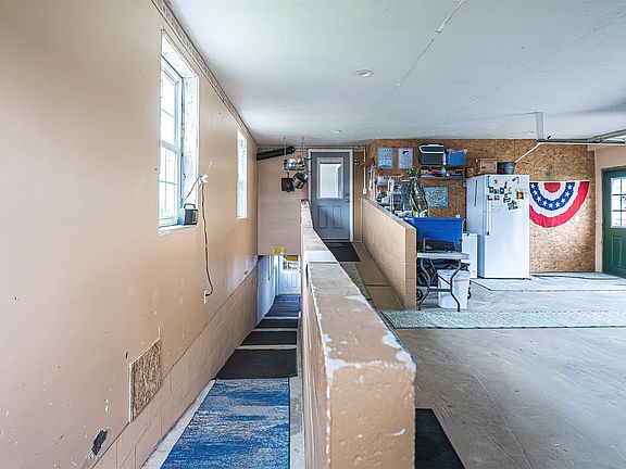 3rd image of 31794 Hammond Rd