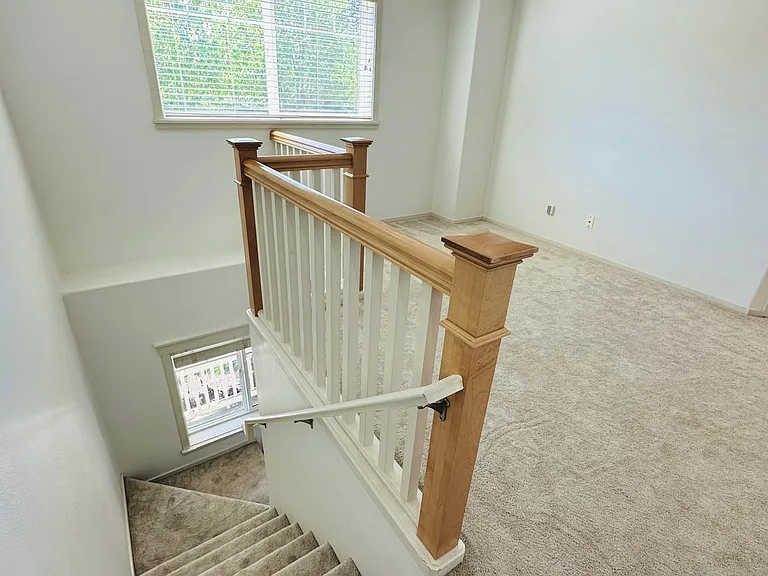 6049 NE Kettering St — Photo 17