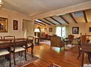 9 Harrison St, Garden City, NY 11530