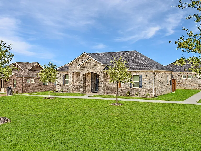 VLux Stoneridge — Photo 52