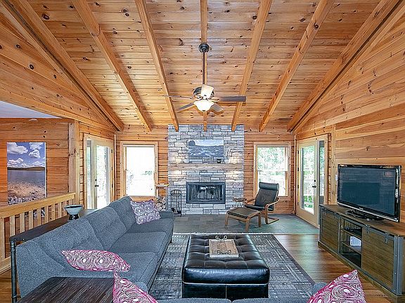 Vaulted beam ceiling in den