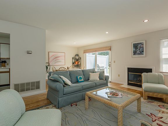 4th image of 44 Brittany Ln