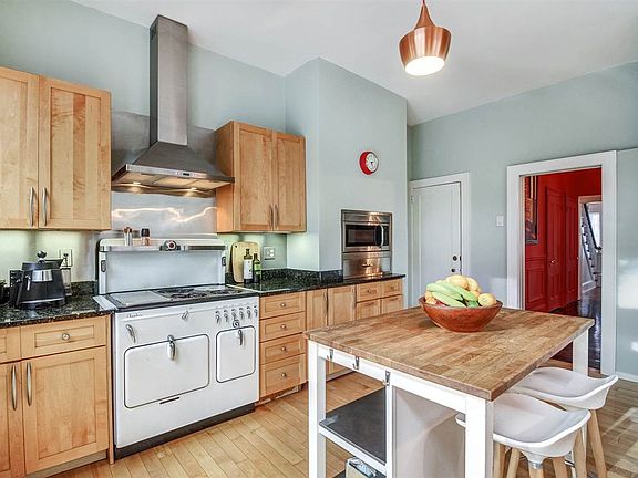 5th image of 93 Kensington Ave