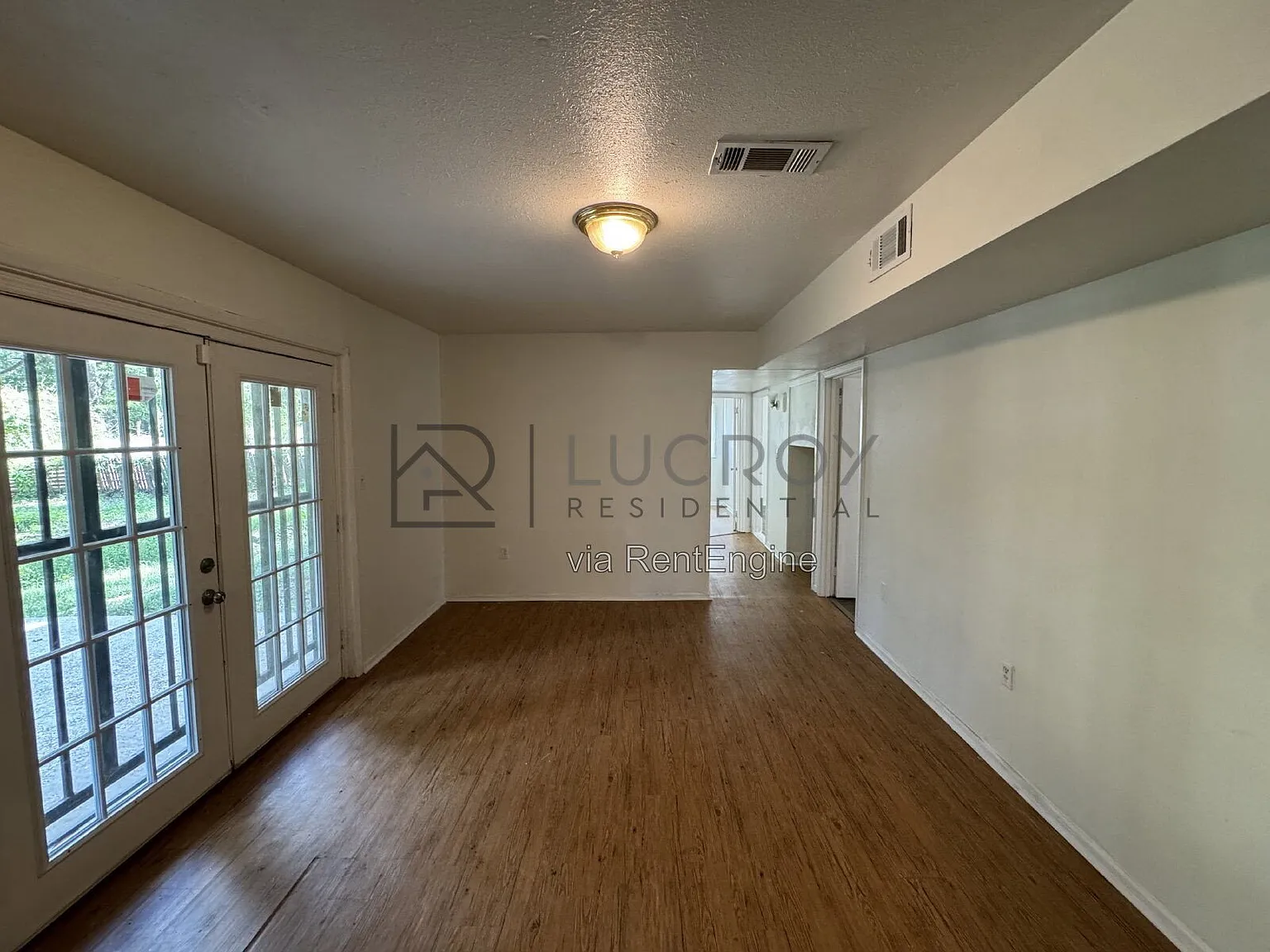 3 bed, 2.0 bath, 1184 sqft, $1,000 — Photo 4