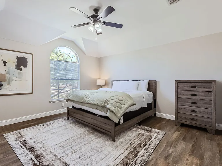 2520 Leicester Ct — Photo 16