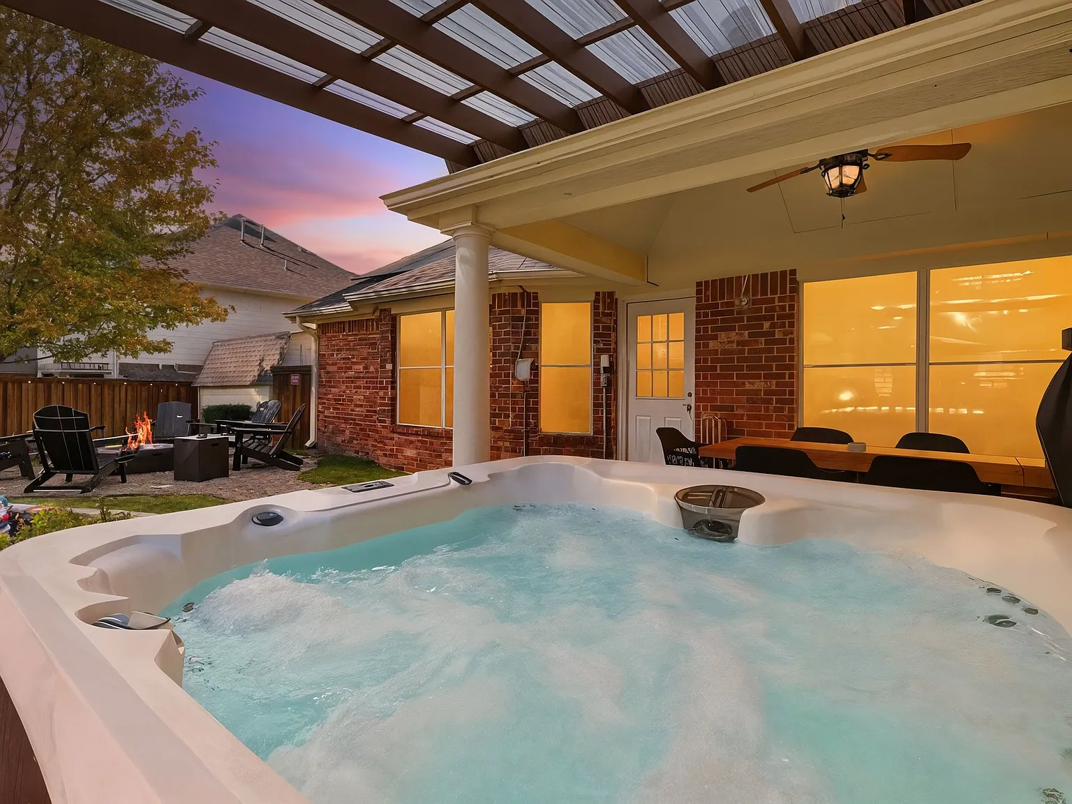 4 bed, 2.5 bath, 2513 sqft, $10,950 — Photo 2