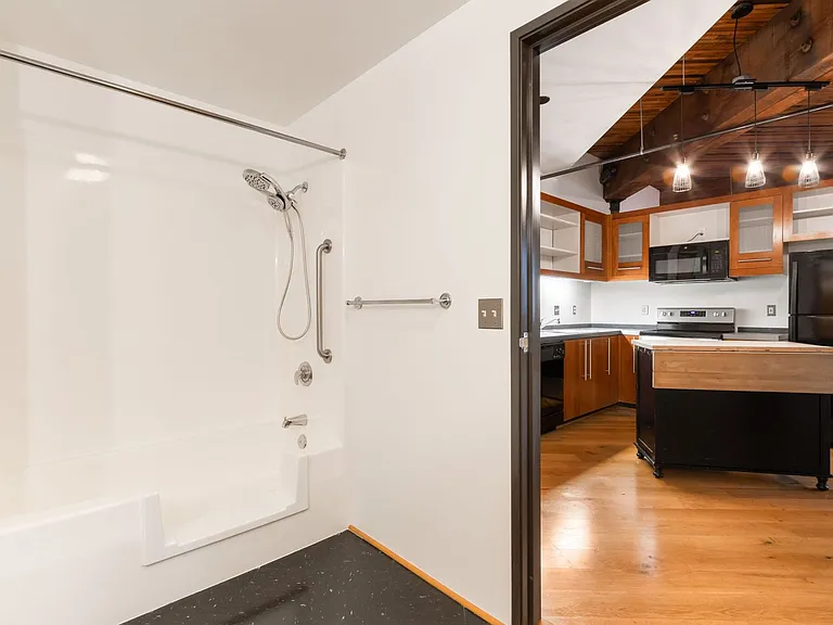 1420 NW Lovejoy St #633 — Photo 15