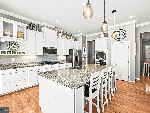 5th image of 28 Kaitlyn Dr