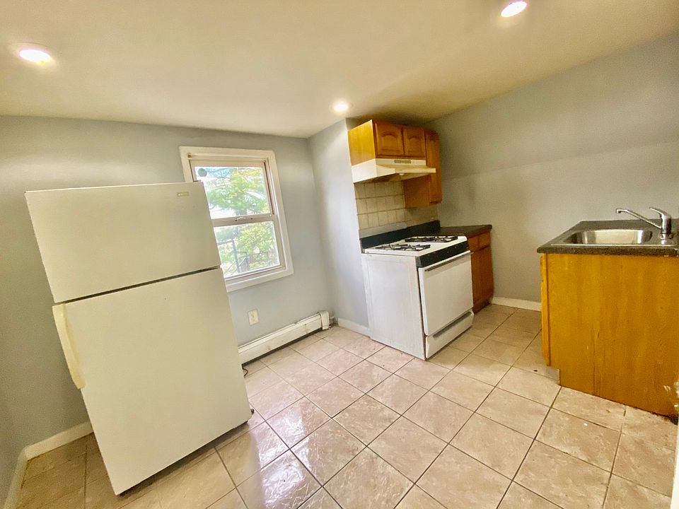 2nd image of 514 S 16th St #3A