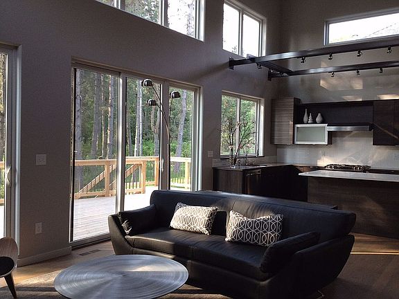 3rd image of 2063 Dempster Dr