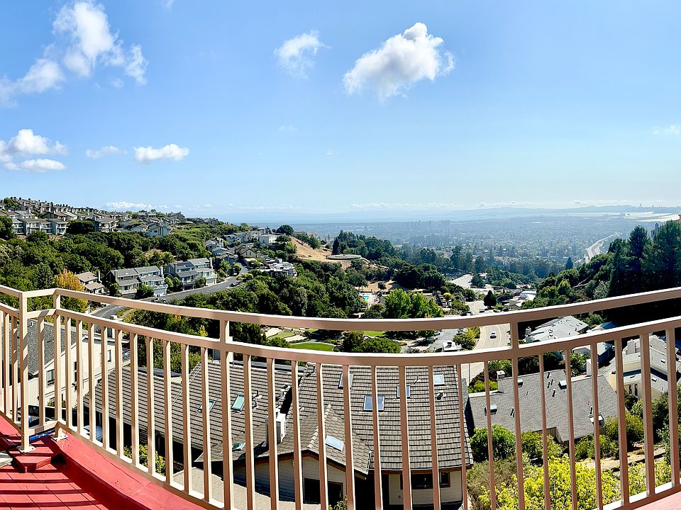 Panoramic Bay and City View from all levels