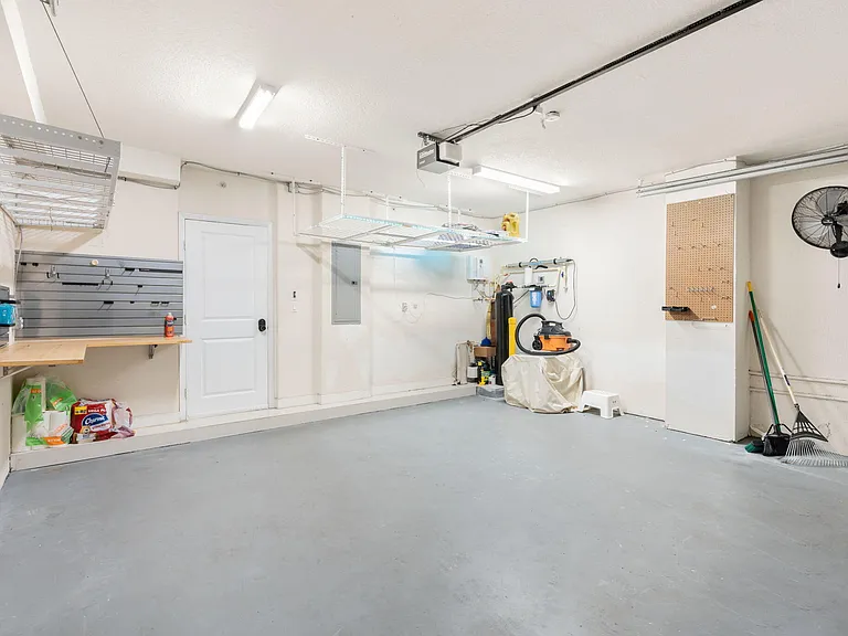 622 NE 10th Ave — Photo 38
