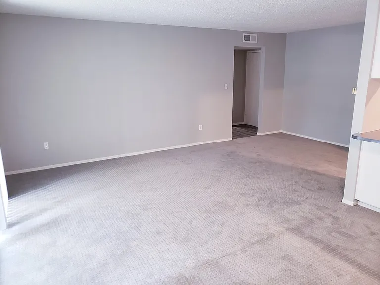 The Huntington Apartments — Photo 5