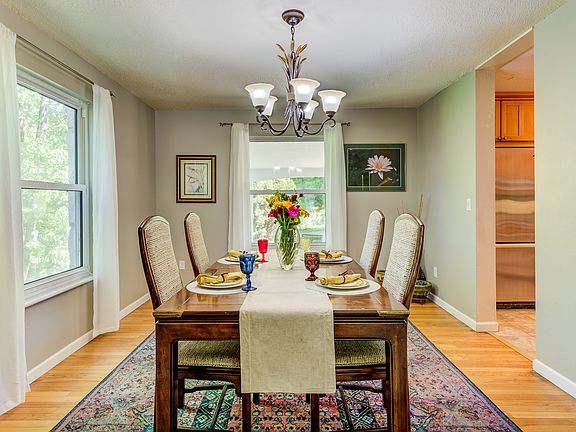 5th image of 5 Sweetwood Ct