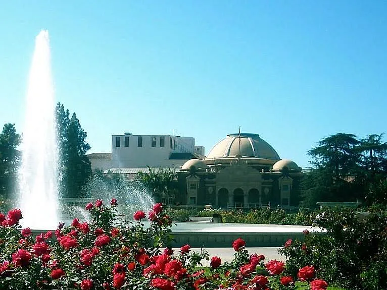 Rose Garden(5 min walk)