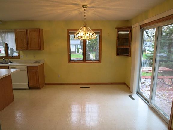 4th image of 1975 3rd Ave NW