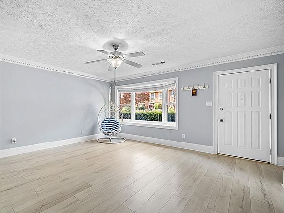 5th image of 6126 Queen Anne Ct