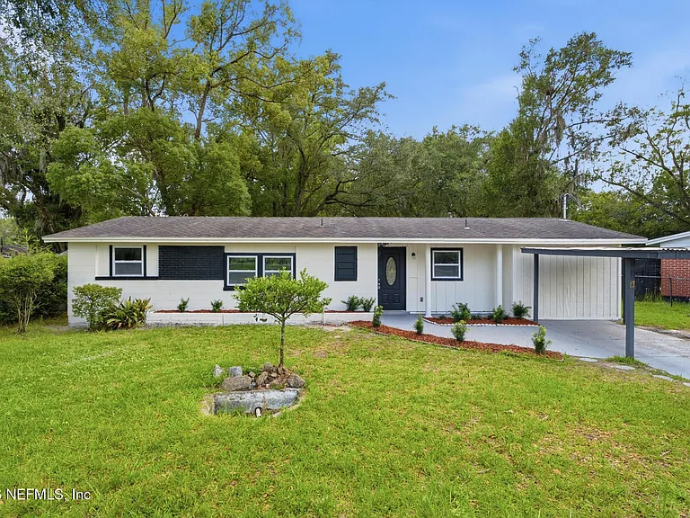 5134 Moncrief Rd W — Photo 2