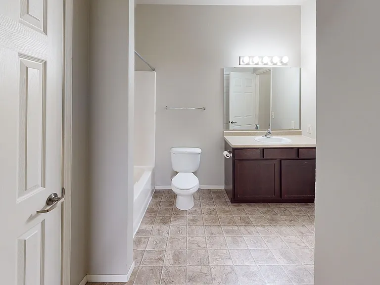 Crystal Creek Apartments — Photo 13