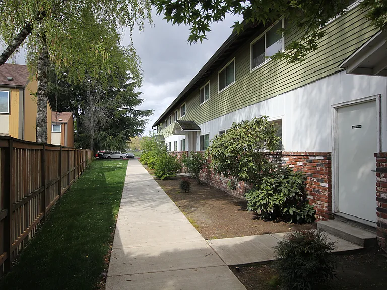 414 E 9th St #14 — Photo 6