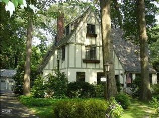 438 Crestwood Rd, Fairfield, CT 06824