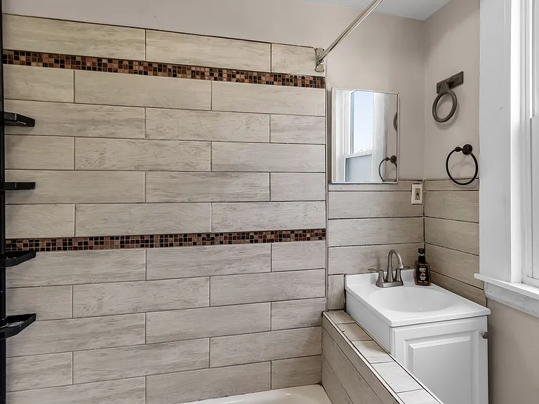 71 Howard St #2 — Photo 6