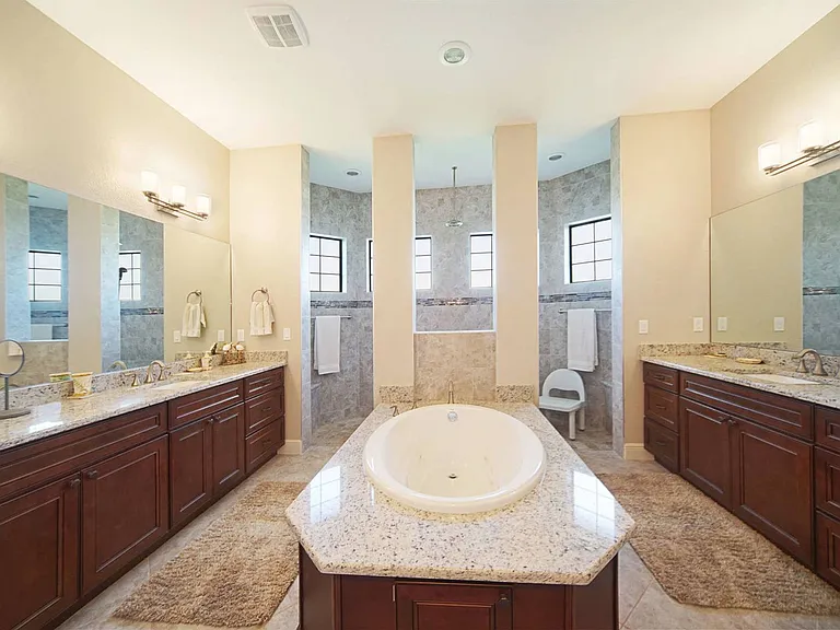 1502 SW 38th St — Photo 13