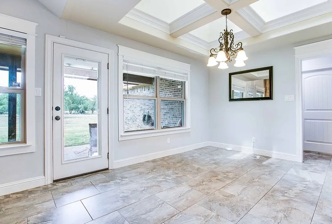 5 bed, 2516 sqft, $2,800 — Photo 2