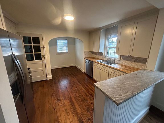 5th image of 939 Central Dr