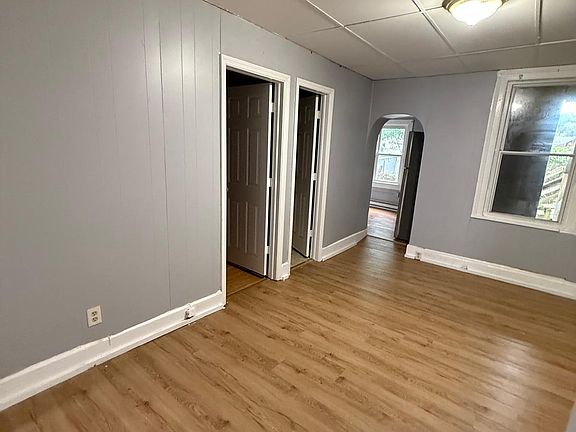 2nd image of 120 Jefferson St #2