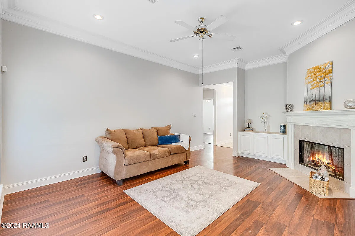 3 bed, 1619 sqft, $2,000 — Photo 2