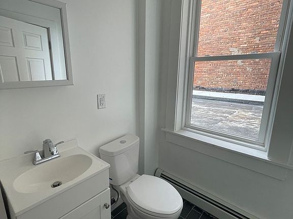 5th image of 192 Ann St #1