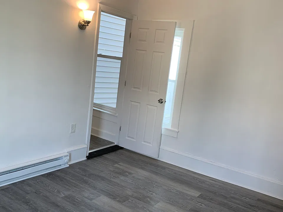 10 Bellevue St #1